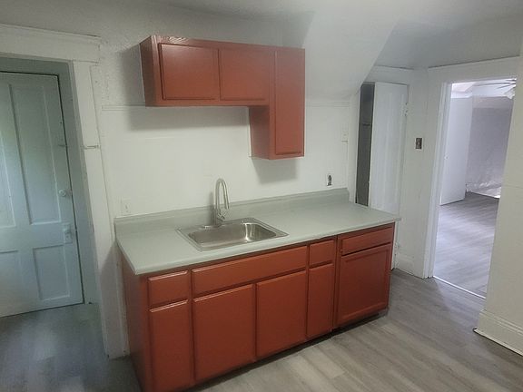 4th image of 709 E 124th St