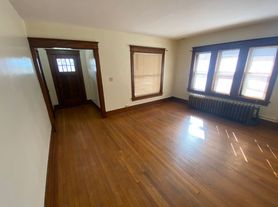 827-833 Goodhue, 831 Goodhue