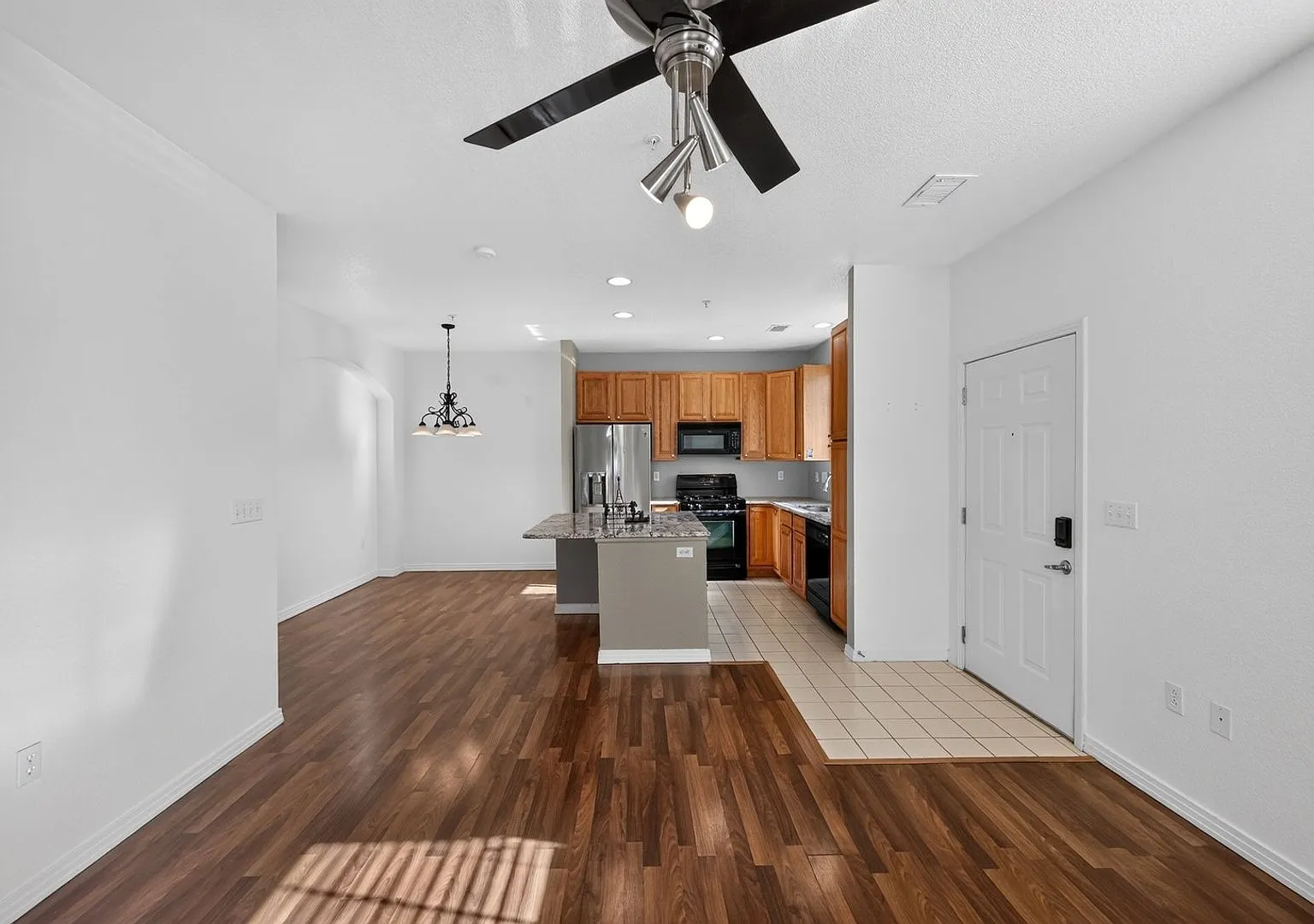 Charming 2BR/2BA Condo in North Parker — Photo 3