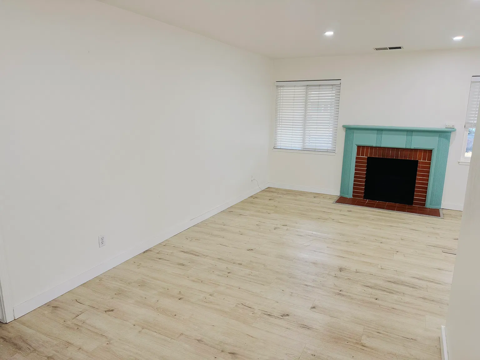 1985 Marta Dr — Photo 4