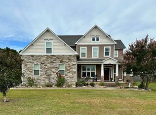 400 Oakridge Dr, Raeford, NC 28376