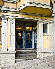 :: 819 Mason Street