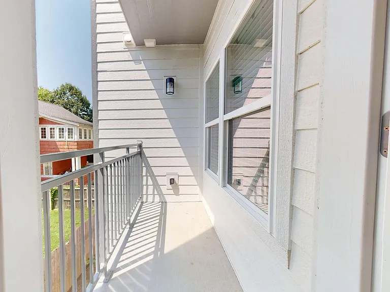 305 W Washington St — Photo 35