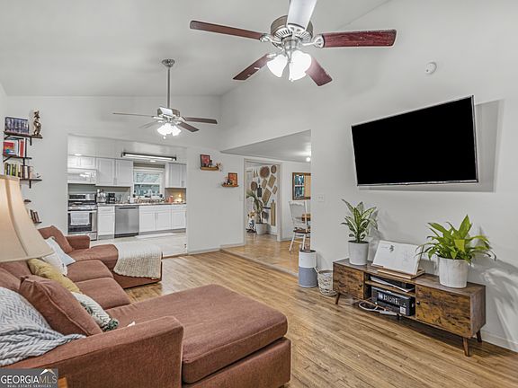 5th image of 190 Hudgen Rd