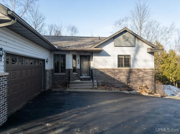 255 Birchridge Dr, Marquette, MI 49855