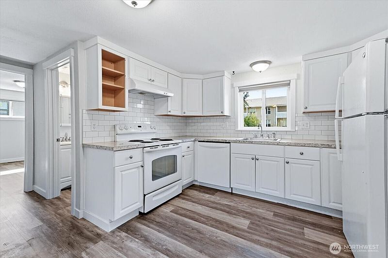 5th image of 119 W Gibson Avenue