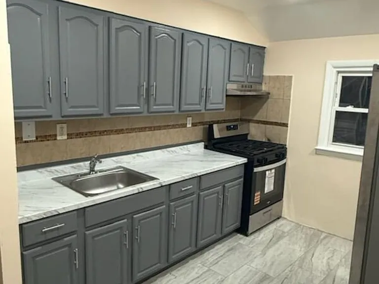 144 Farmers Blvd #2 — Photo 8