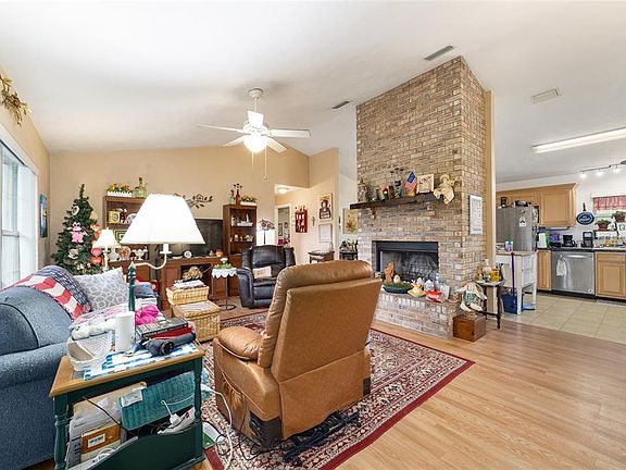 5th image of 102 Whirlwind Way