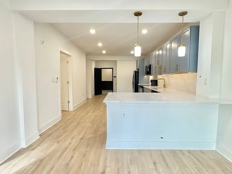 1422 N 8th St — Photo 13