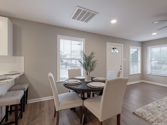 5th image of 858 HARRIMAN PL