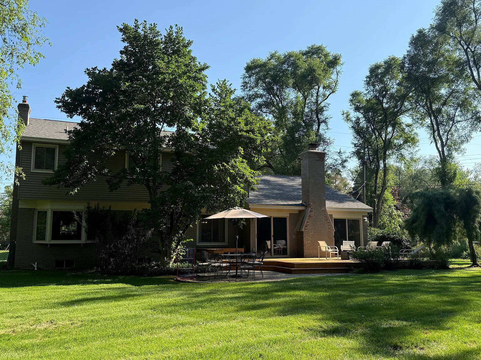 4 bed, 2.5 bath, 2453 sqft, $4,500 — Photo 3