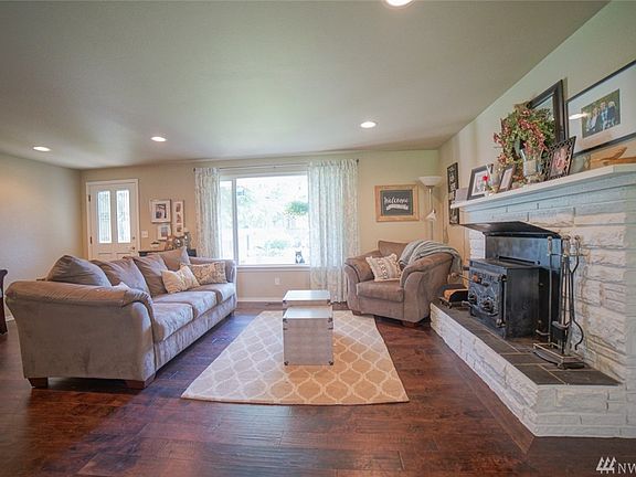3rd image of 9518 72nd Ave E