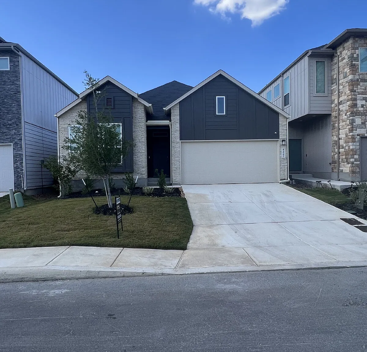 3 bed, 2.0 bath, 1661 sqft, $1,795 — Photo 1