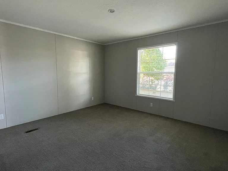 Linden Place — Photo 15