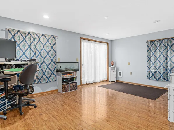 3028 Edgerton St, Little Canada, MN 55117