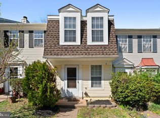 34 Palmer Ct, Sterling, VA