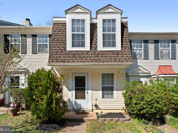 34 Palmer Ct, Sterling, VA 20165