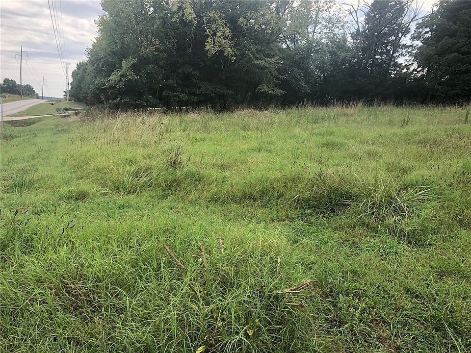 2nd image of 1011 N Starr Dr