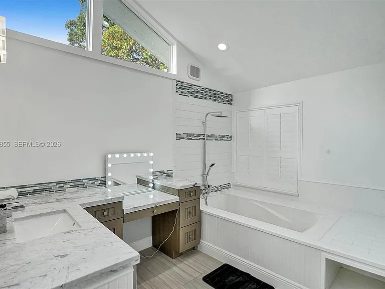 2120 SW 28th Way — Photo 53
