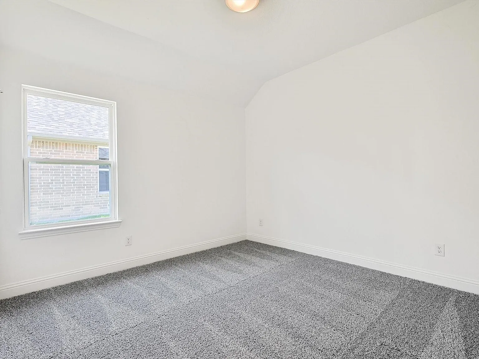3 bed, 1800 sqft, $2,400 — Photo 3