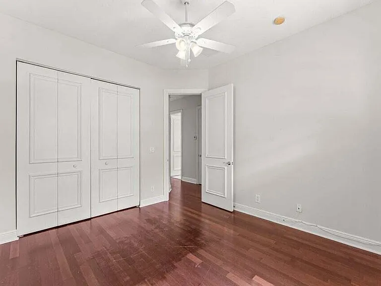 210 NE 69th Cir — Photo 23