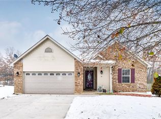 50 Village Circle Dr, Winfield, MO 63389