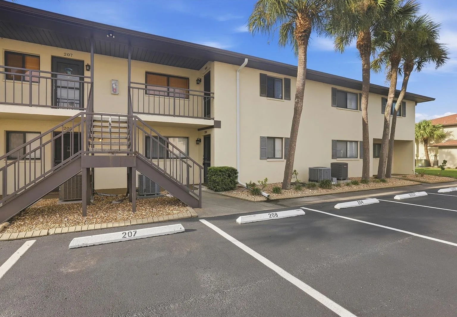 2 bed, 909 sqft, $3,500 — Photo 1