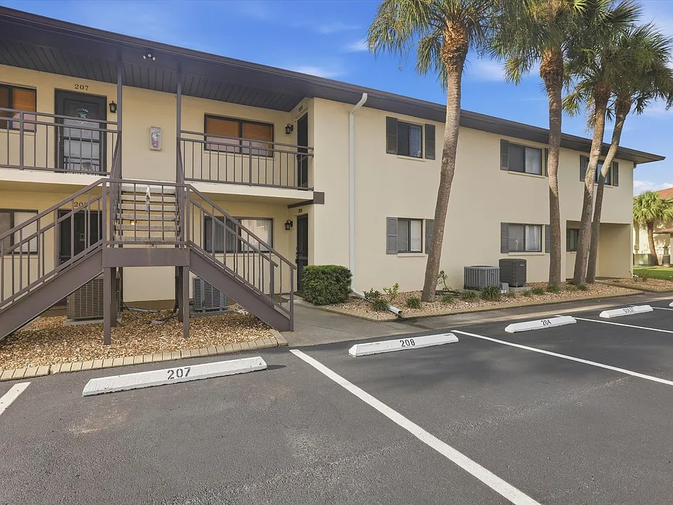 431 Airport Ave E #204