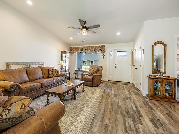 4th image of 251 Saint Ives Dr