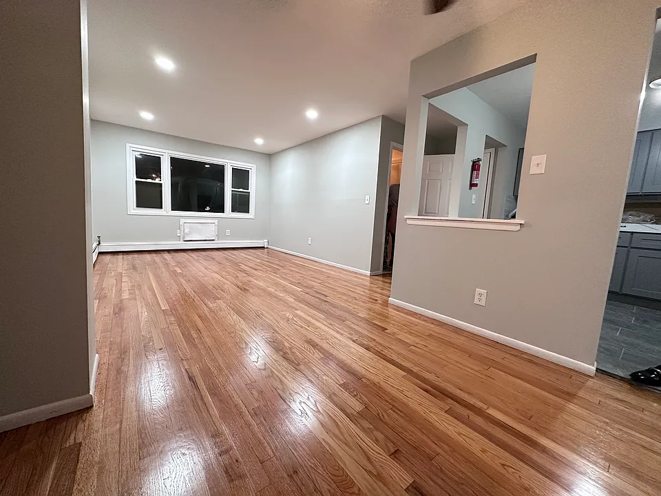 26 W 56th St #1