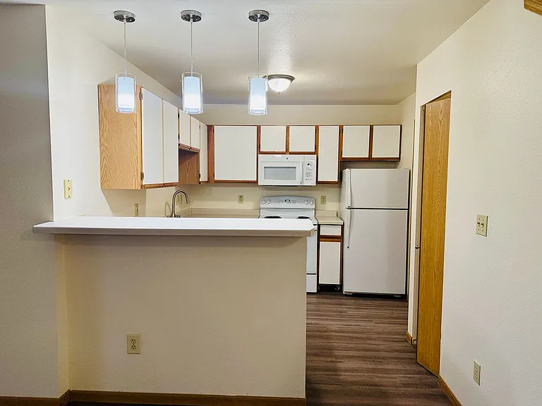 Stone Creek Apartments — Photo 11