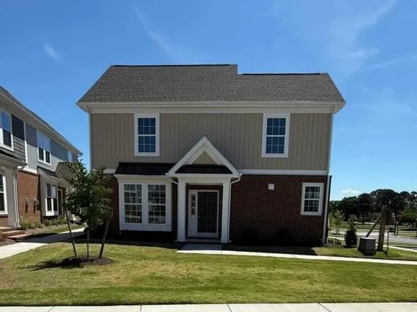 1002 Robinson Rd #18B, Suffolk, VA 23434