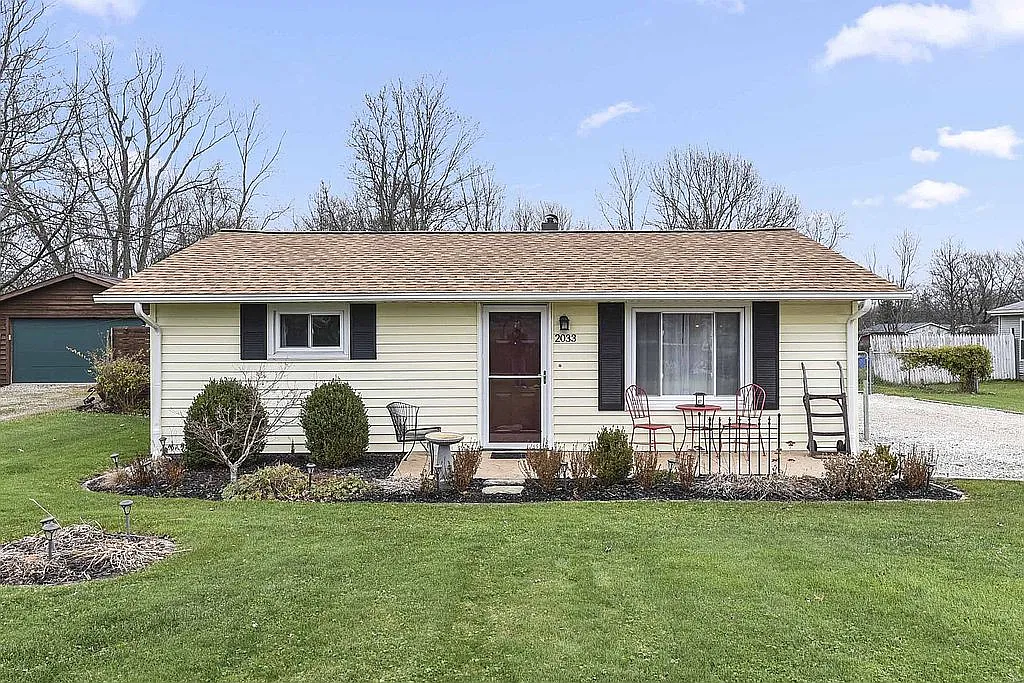 2033 Gaylann Dr photo 1