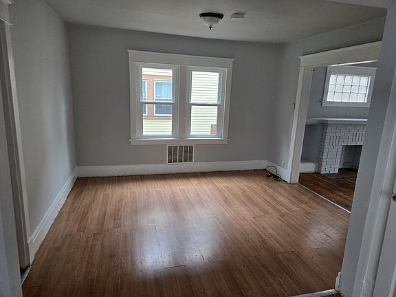 5th image of 187 Shirley Ave