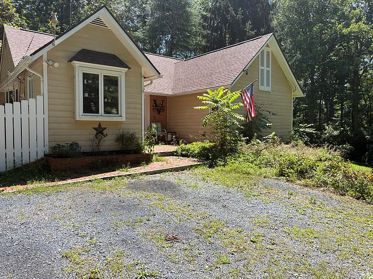 176 Rainbow Hill Ln — Photo 1