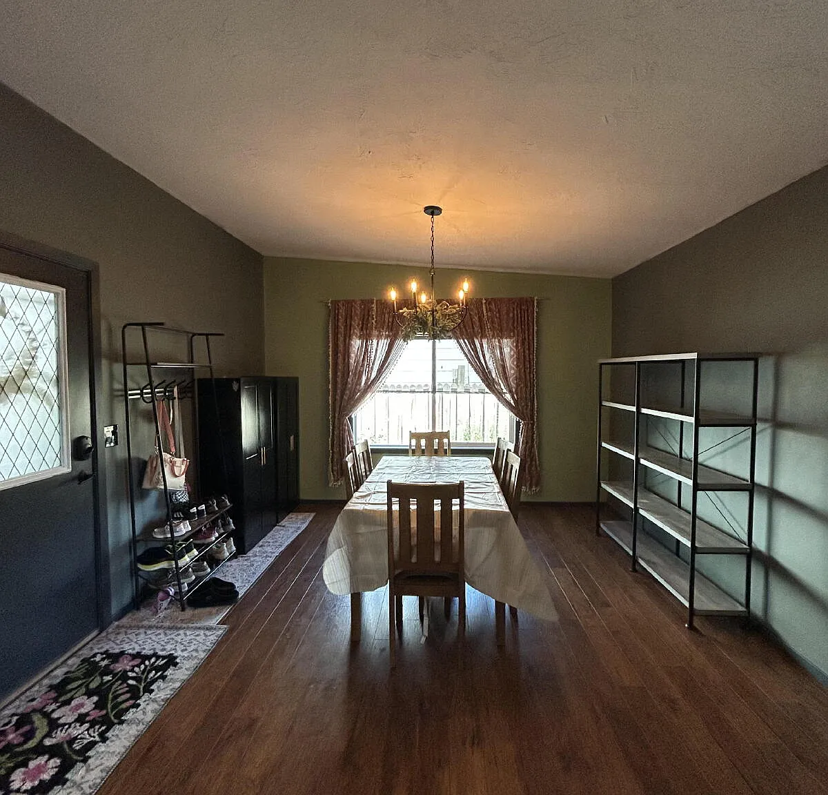 3 bed, 2.0 bath, 1700 sqft, $2,500 — Photo 3