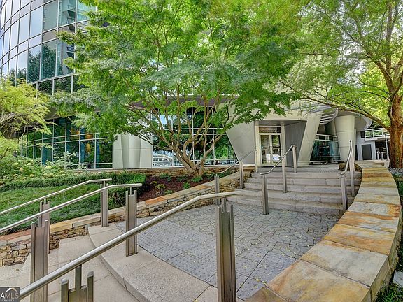 4th image of 3338 Peachtree Rd NE APT 1102