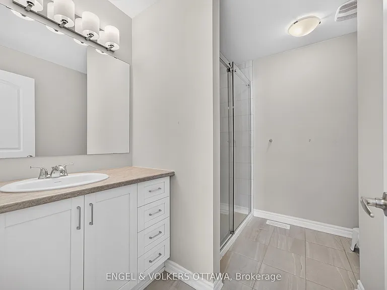 33 Focality Cres — Photo 22
