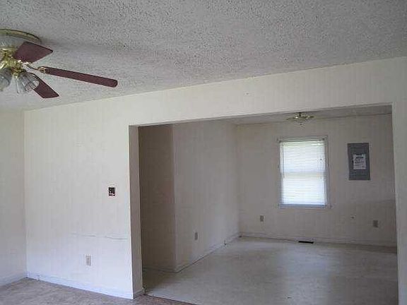 3rd image of 25404 Greensville Ave