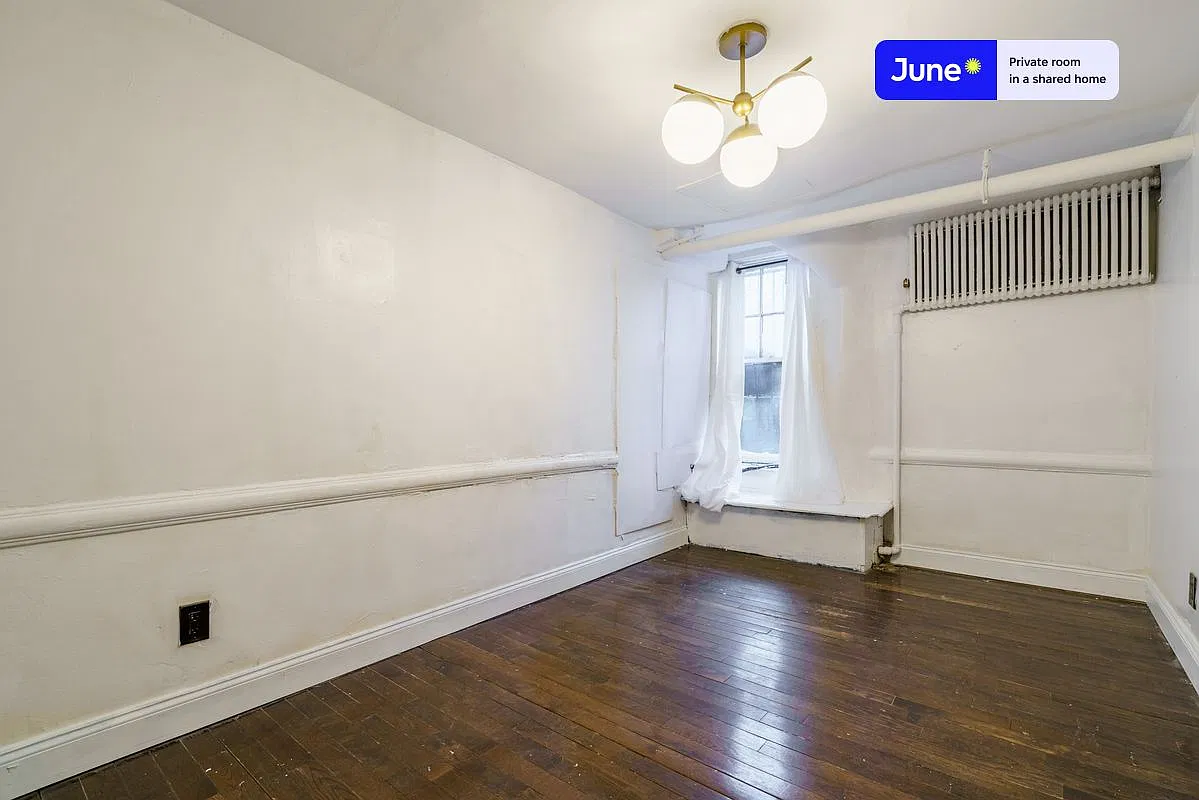 Full bedroom in 5 bed/1.5 bath home in Bedford-Stuyvesant #909 A — Photo 2