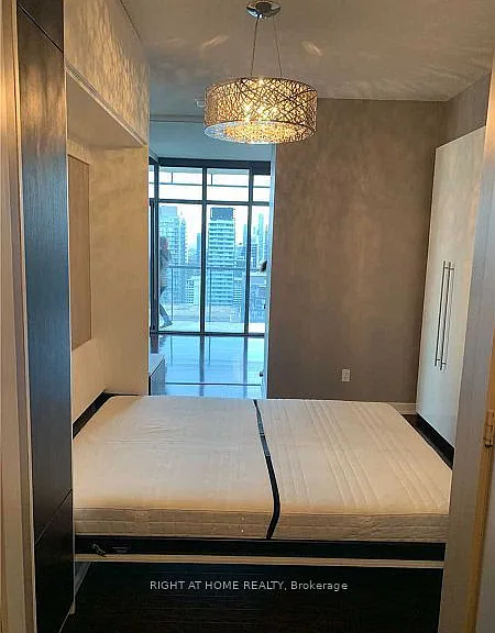 33 Charles St E #2903 — Photo 22