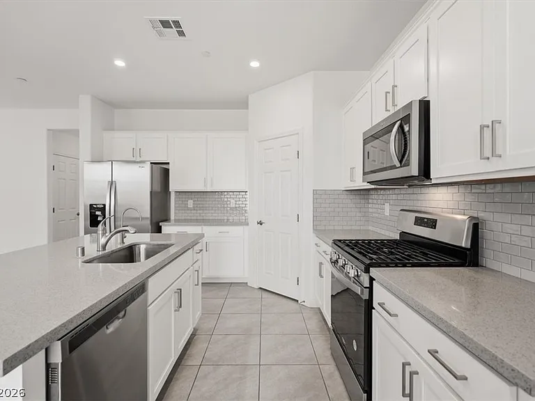 10920 Oregano Ave — Photo 7