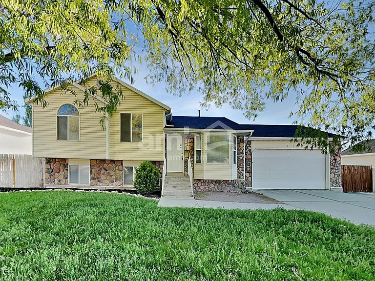 2964 S Fetzer Dr — Photo 1