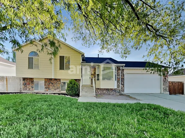 2964 S Fetzer Dr, Magna, UT 84044
