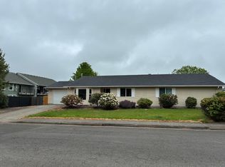 931 Meadow Dr, Molalla, OR 97038