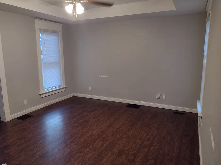 520 S Clark St — Photo 1