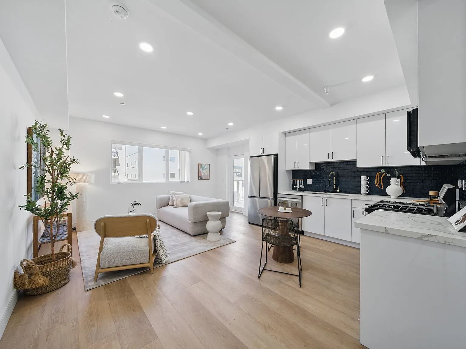 1 bed, 694 sqft, $2,150 — Photo 4