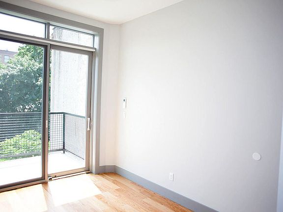 3rd image of 18 Stanhope St #3GG