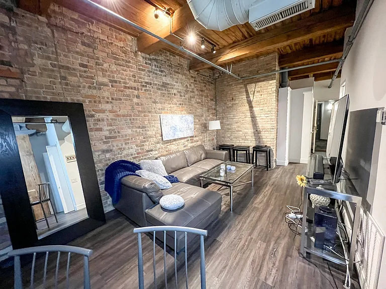 225 W Huron St — Photo 3