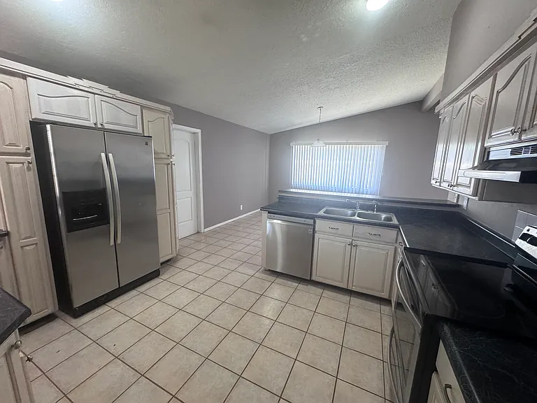 10128 Shipley Ave — Photo 3